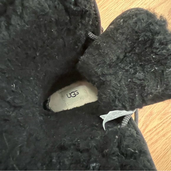 Ugg Adirondack Snow Leopard Winter Boot - Picture 6 of 13